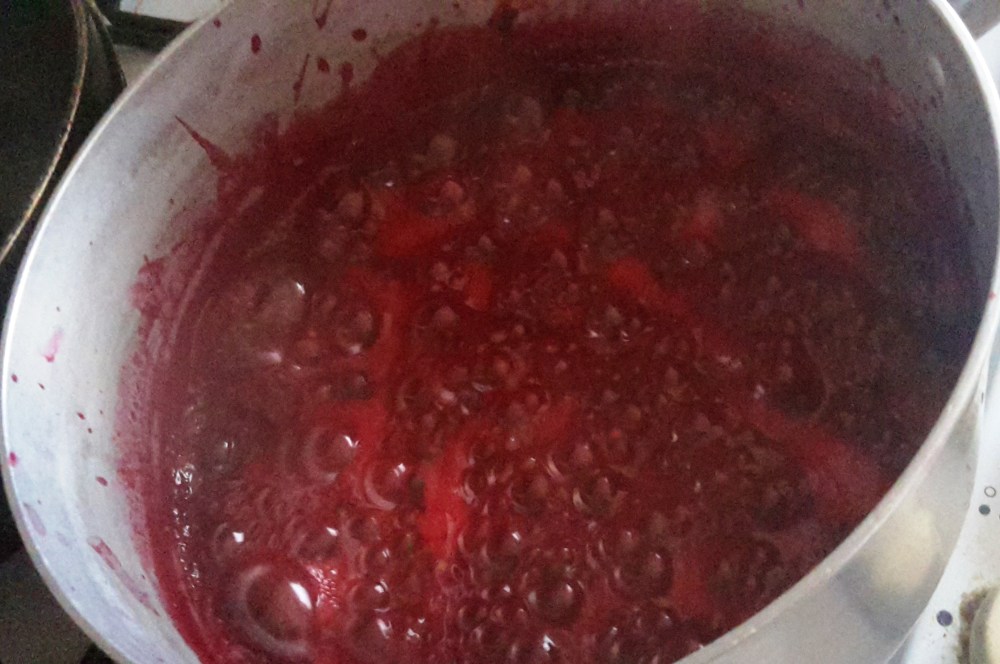 Blackberry and raspberry jam cooking